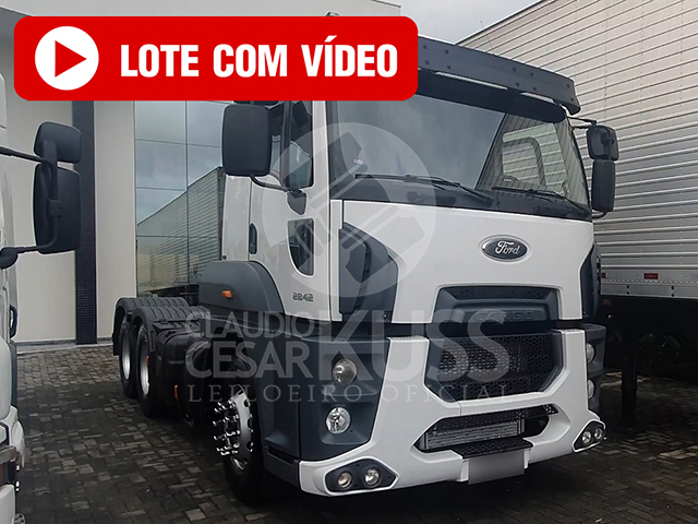 LOTE 08 - FORD CARGO 2842 E Turbo 6x2 2p 2014