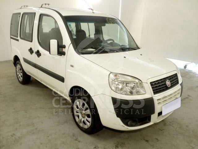 LOTE 023 - Fiat Doblò Adventure 1.8 16V 2014