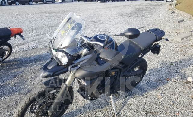 LOTE 003 - TRIUMPH TIGER 2015